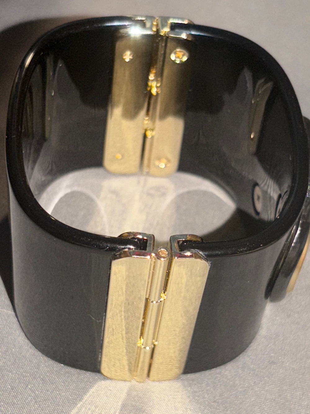 ✨ 🖤   Chanel CC Cuff   🖤✨ - Picture 6 of 15